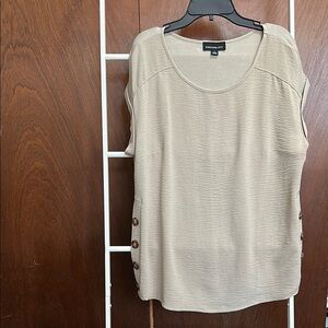 Tan Relaxed Side Buttoned Blouse Rolled Cap Sleeves Small Date Casual Teach